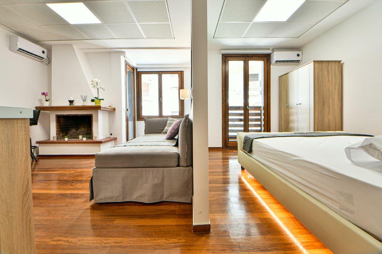 Flowers Of Athens, Boutique Aparthotel With 6-Apartments In Central 雅典 外观 照片