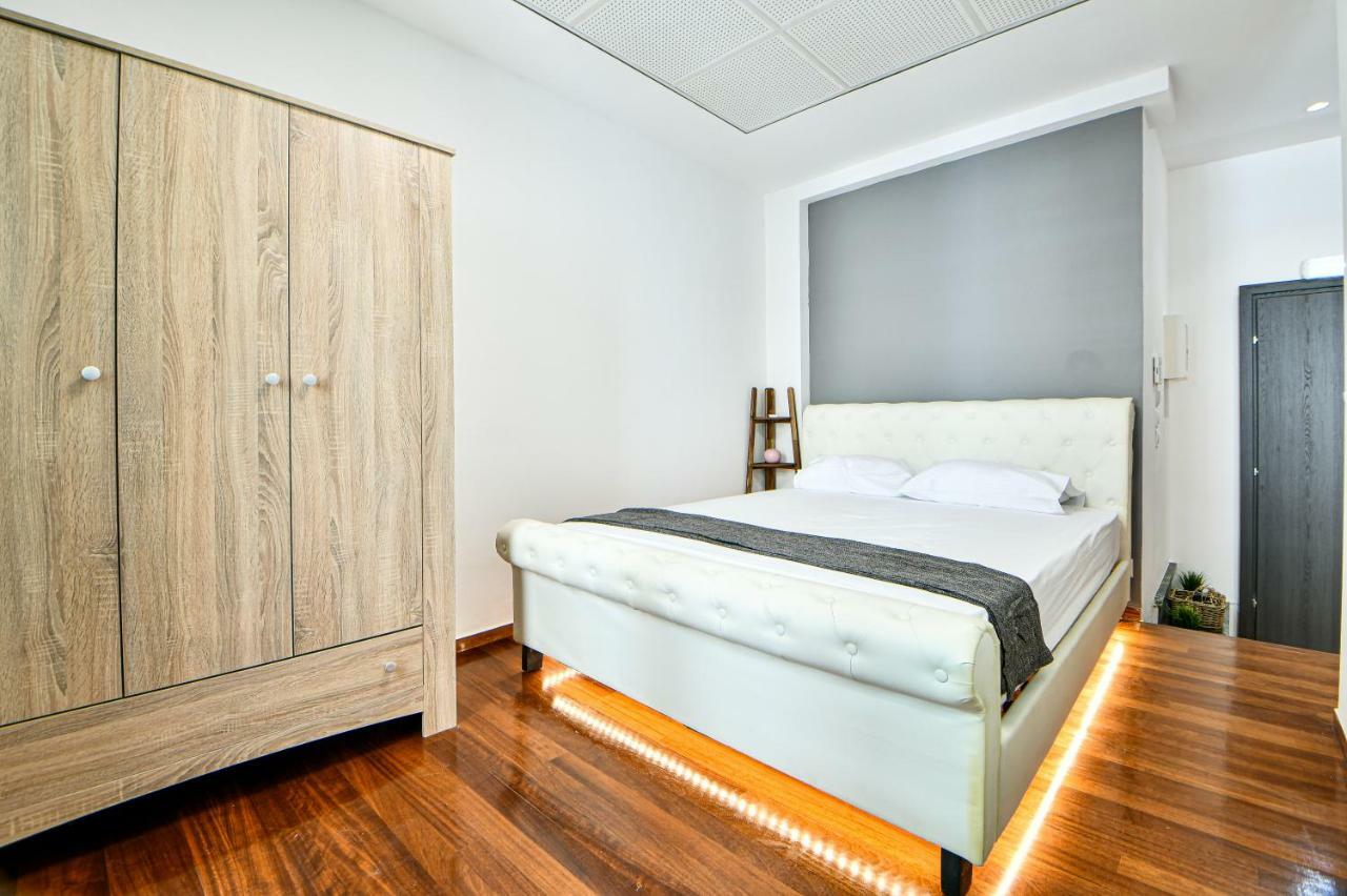 Flowers Of Athens, Boutique Aparthotel With 6-Apartments In Central 雅典 外观 照片