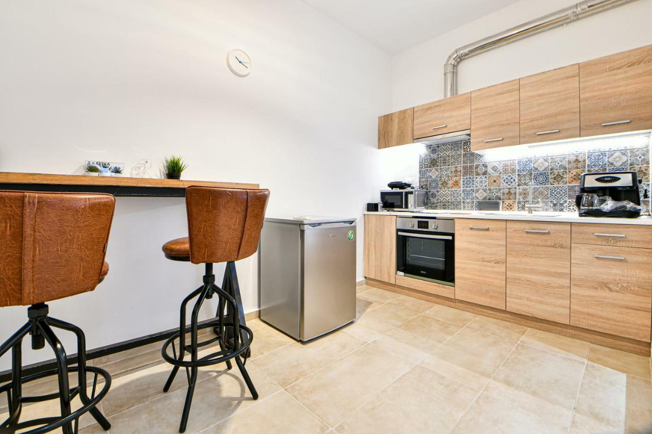 Flowers Of Athens, Boutique Aparthotel With 6-Apartments In Central 雅典 外观 照片